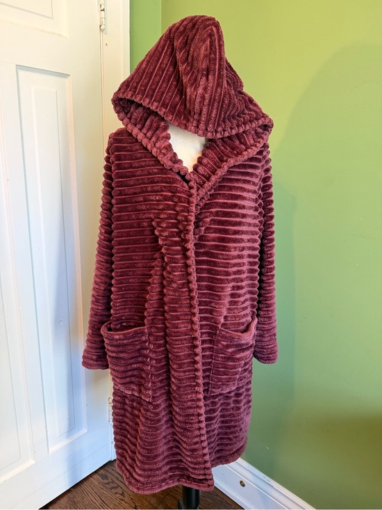 Denver Hayes Other - Denver Hayes Plush Hooded Sleepwear Robe - Gold and Wine